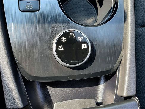 Used 2025 Nissan Rogue SV AWD/4WD image 16