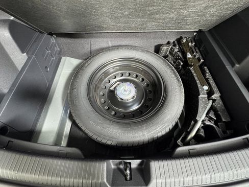 Used 2024 Volkswagen Atlas Cross Sport SE image 30