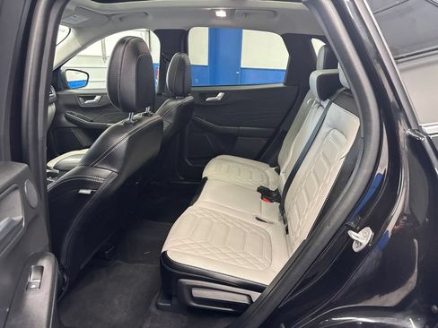 Used 2023 Ford Escape Platinum w/ Premium Technology Package AWD/4WD image 28