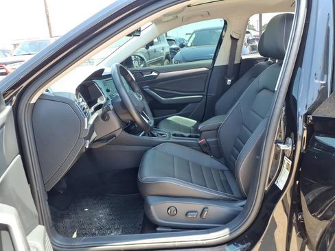 Used 2024 Volkswagen Jetta SE w/ Panoramic Sunroof Package FWD image 16
