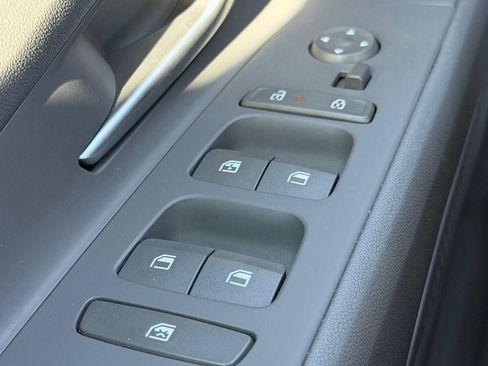 Used 2025 Hyundai Elantra SEL FWD image 18