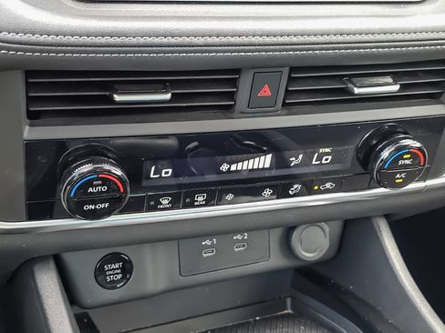 Used 2025 Nissan Rogue SV FWD image 16