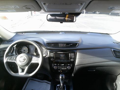 Used 2019 Nissan Rogue SV image 19