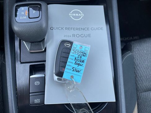 Used 2024 Nissan Rogue SV AWD/4WD image 10