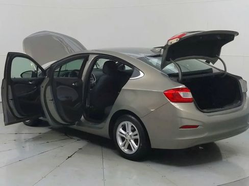 Used 2017 Chevrolet Cruze LT image 11