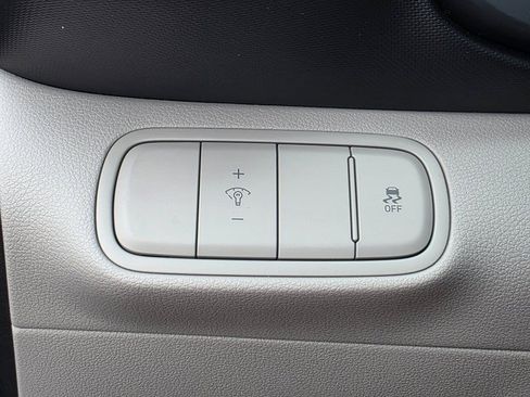 New 2025 Hyundai Venue SEL image 38