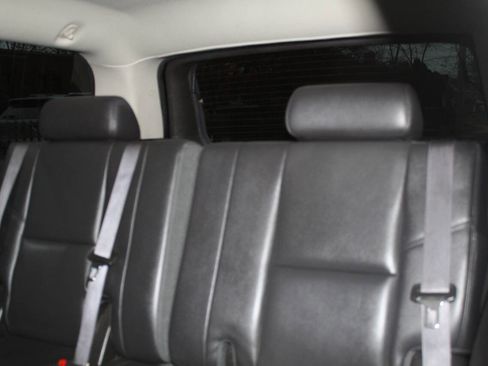 Used 2012 Cadillac Escalade ESV Luxury image 9