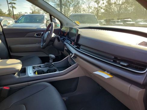 New 2026 Kia Carnival EX image 33