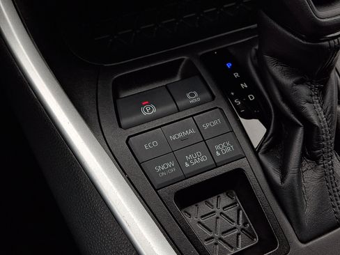 Used 2023 Toyota RAV4 LE AWD/4WD image 25