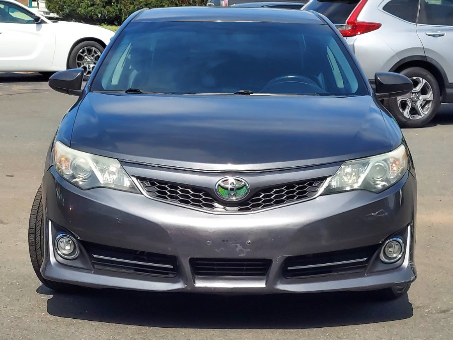 Used 2014 Toyota Camry SE FWD image 2
