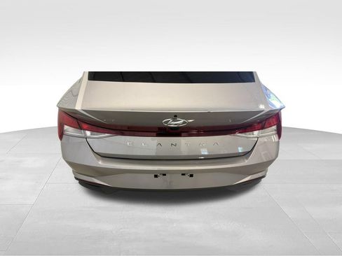 Used 2023 Hyundai Elantra SE FWD image 19