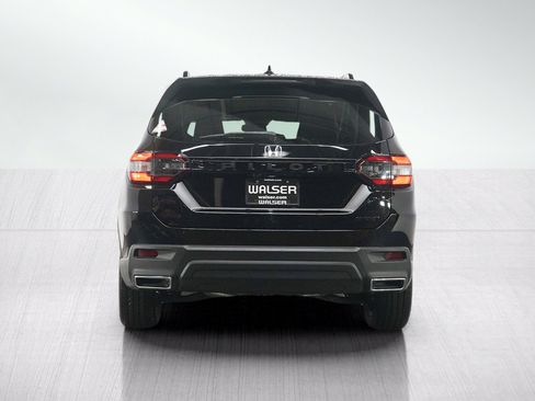 Used 2025 Honda Pilot Sport image 4