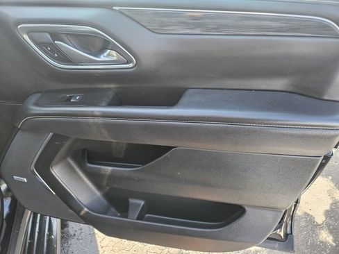 Used 2022 GMC Yukon XL SLT w/ SLT Premium Package image 12