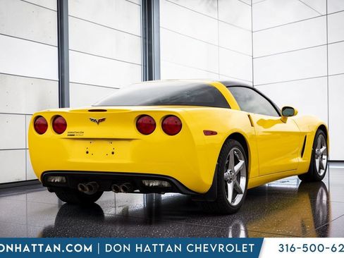 Used 2012 Chevrolet Corvette Coupe w/ 2LT Preferred Equipment Group RWD image 21