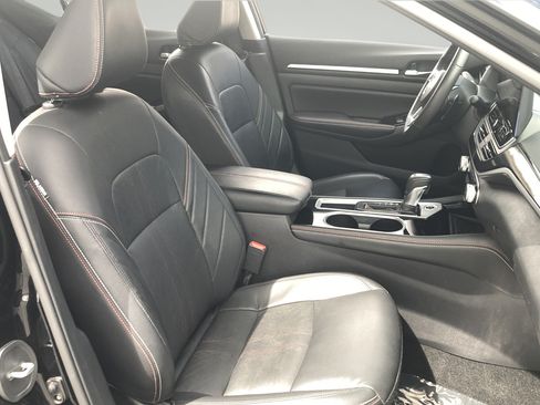 Used 2024 Nissan Altima 2.5 SR w/ SR Premium Package FWD image 15