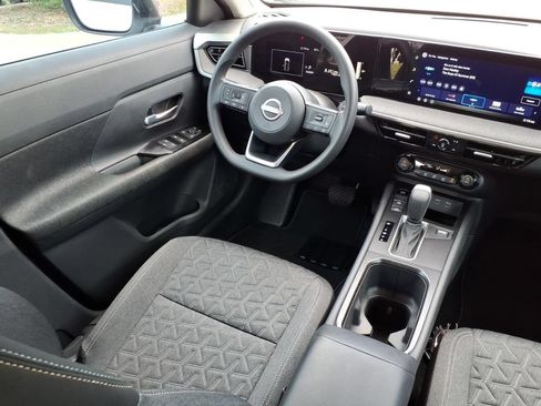 Used 2026 Nissan Kicks SV FWD image 11