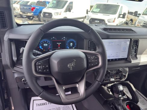 New 2025 Ford Bronco Badlands image 9