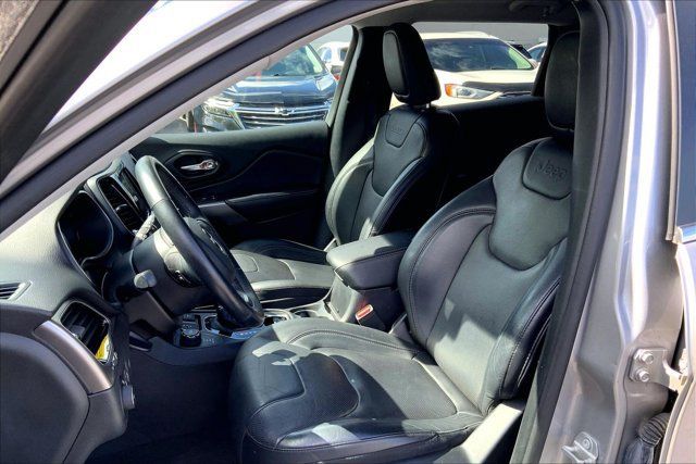 Used 2019 Jeep Cherokee Limited w/ Luxury Group AWD/4WD image 23