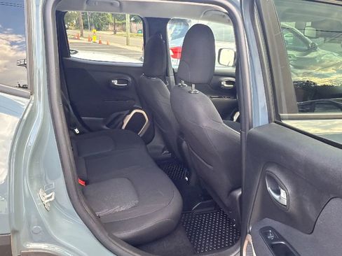 Used 2017 Jeep Renegade Latitude w/ Popular Equipment Group image 26