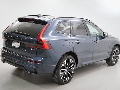 New 2026 Volvo XC60 B5 Ultra w/ Climate Package image 8