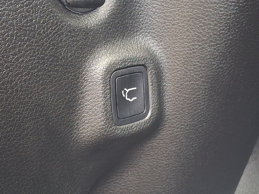 Certified 2023 Jeep Compass Latitude w/ Sun and Sound Group AWD/4WD image 29