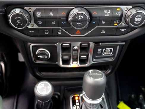 New 2026 Jeep Gladiator Sport AWD/4WD image 16