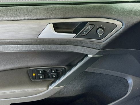 Used 2020 Volkswagen Golf 4-Door image 24