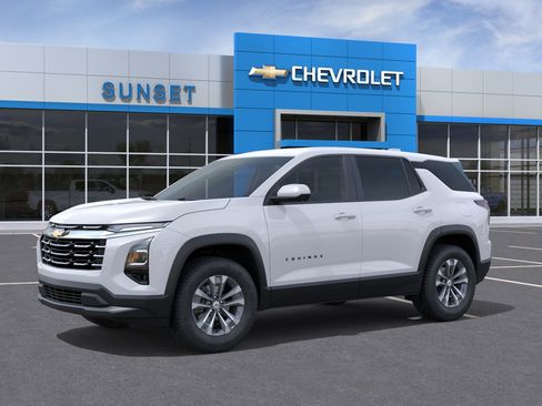New 2026 Chevrolet Equinox LT w/ Safety and Technology Package FWD image 2