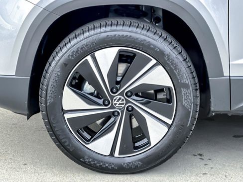 New 2026 Volkswagen Taos SE image 24