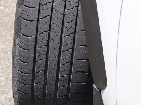 Used 2019 Toyota RAV4 LE w/ Carpet Mat Package FWD image 5