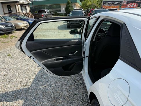 Used 2021 Hyundai Elantra SEL FWD image 28