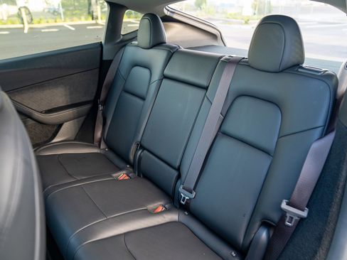 Used 2024 Tesla Model Y Long Range image 23