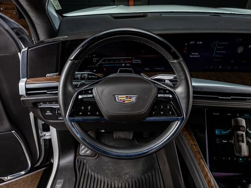 Used 2025 Cadillac Escalade ESV Sport Platinum image 19