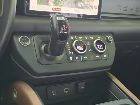 Used 2020 Land Rover Defender 110 X AWD/4WD image 22