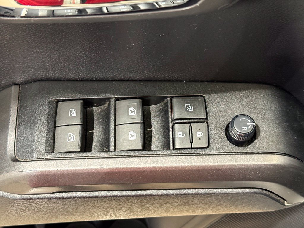 Used 2021 Toyota Tacoma TRD Off-Road AWD/4WD image 15