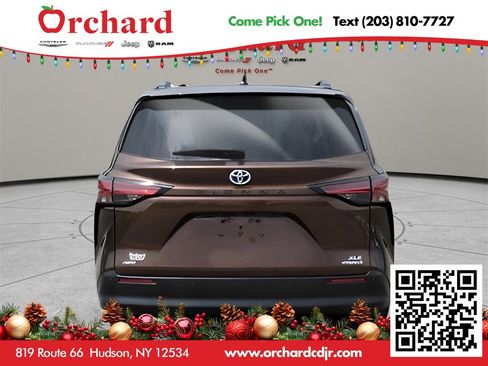 Used 2022 Toyota Sienna XLE image 5