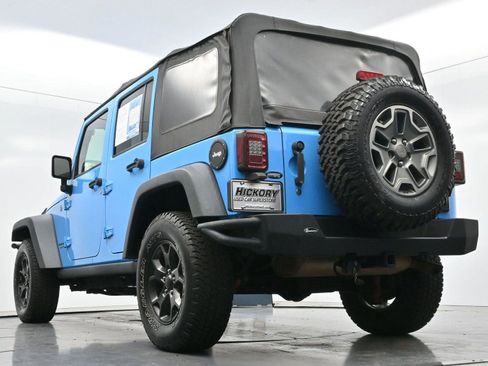Used 2018 Jeep Wrangler Unlimited Rubicon w/ Connectivity Group AWD/4WD image 46