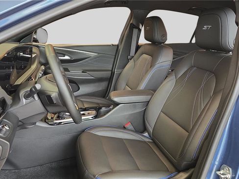 Used 2024 Buick Envista Sport Touring w/ Convenience I Package FWD image 11