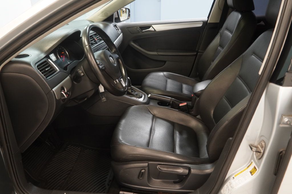 Used 2013 Volkswagen Jetta SE FWD image 5