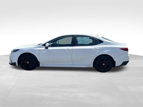 Used 2025 Toyota Camry SE w/ Convenience Package FWD image 2