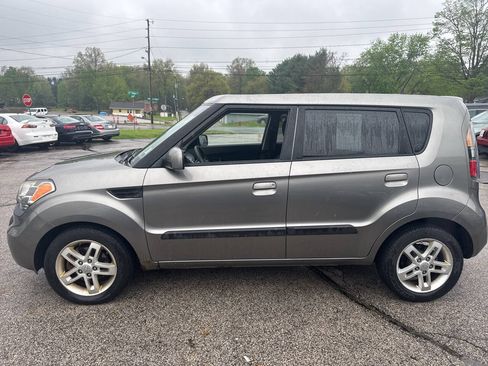 Used 2010 Kia Soul + FWD image 4