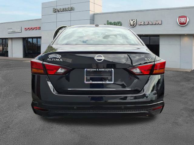 Used 2024 Nissan Altima 2.5 SV FWD image 3