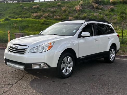Used 2012 Subaru Outback 2.5i Premium w/ All-Weather Pkg image 9
