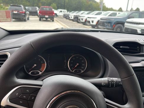 Used 2021 Jeep Renegade Sport AWD/4WD image 14