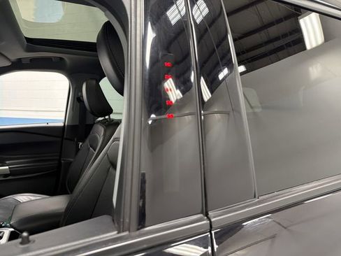 Used 2023 Ford Explorer Limited image 38