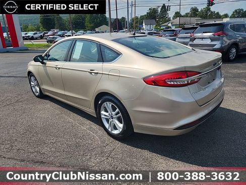 Used 2018 Ford Fusion SE FWD image 6
