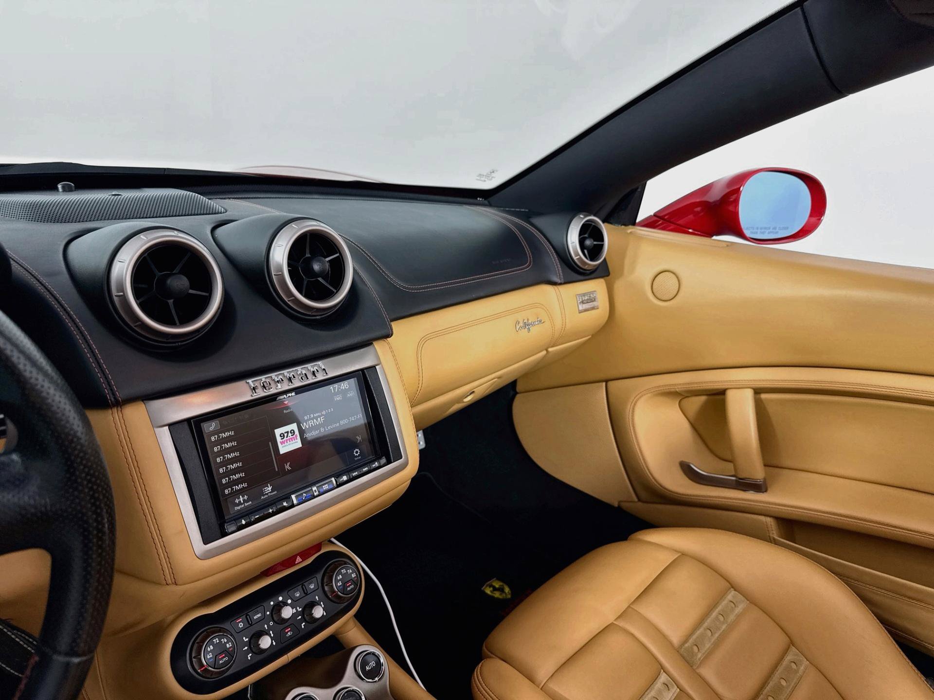 Used 2010 Ferrari California RWD image 23