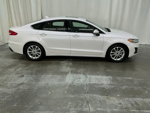Used 2019 Ford Fusion SE FWD image 3