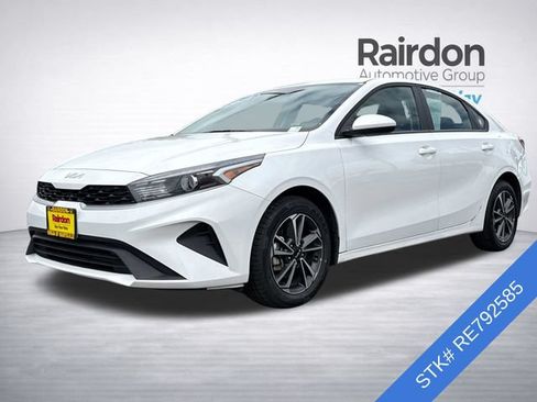 Used 2024 Kia Forte LXS FWD image 3