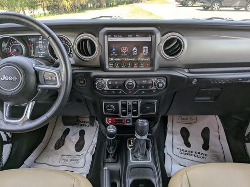 Used 2018 Jeep Wrangler Unlimited Rubicon AWD/4WD image 16